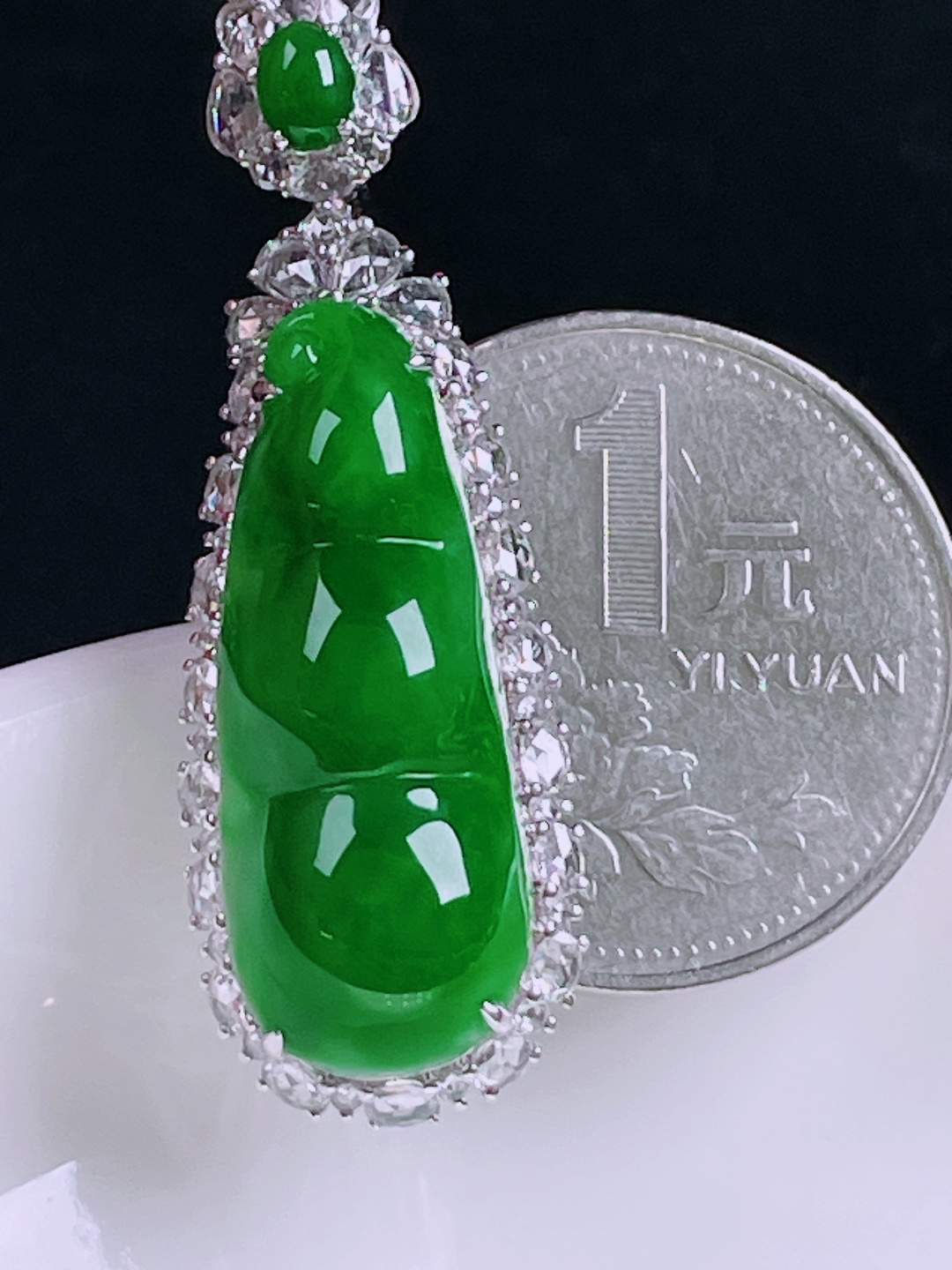 ️辣绿福豆，老种起光，细底通透，尺寸：41.7/14/10裸石27/11/5mm0727