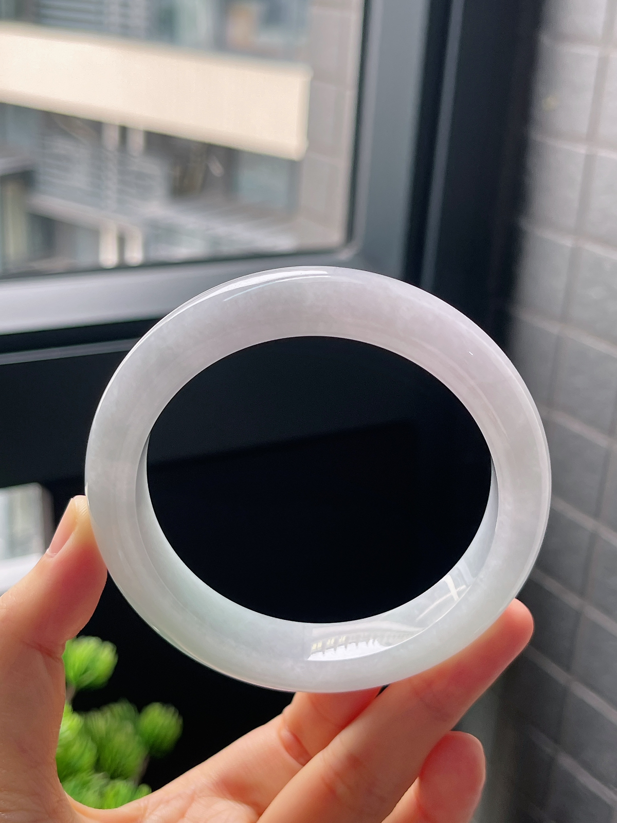 圈口61.3，冰糯种浅绿色翡翠正圈手镯