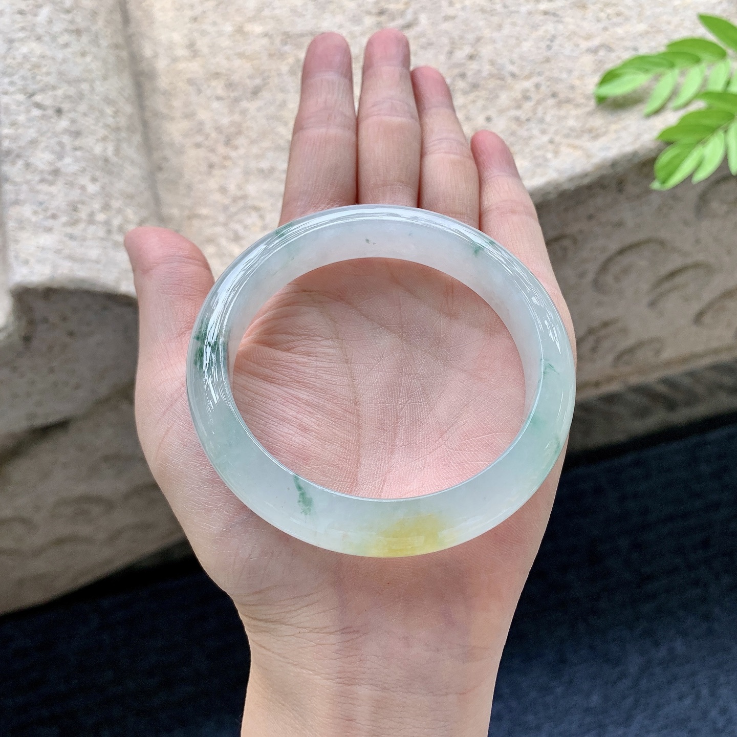 正圈57 58【圈口】58/12.5/8.1【编码】HC072811【描述】糯冰黄翡，飘花，清透，水