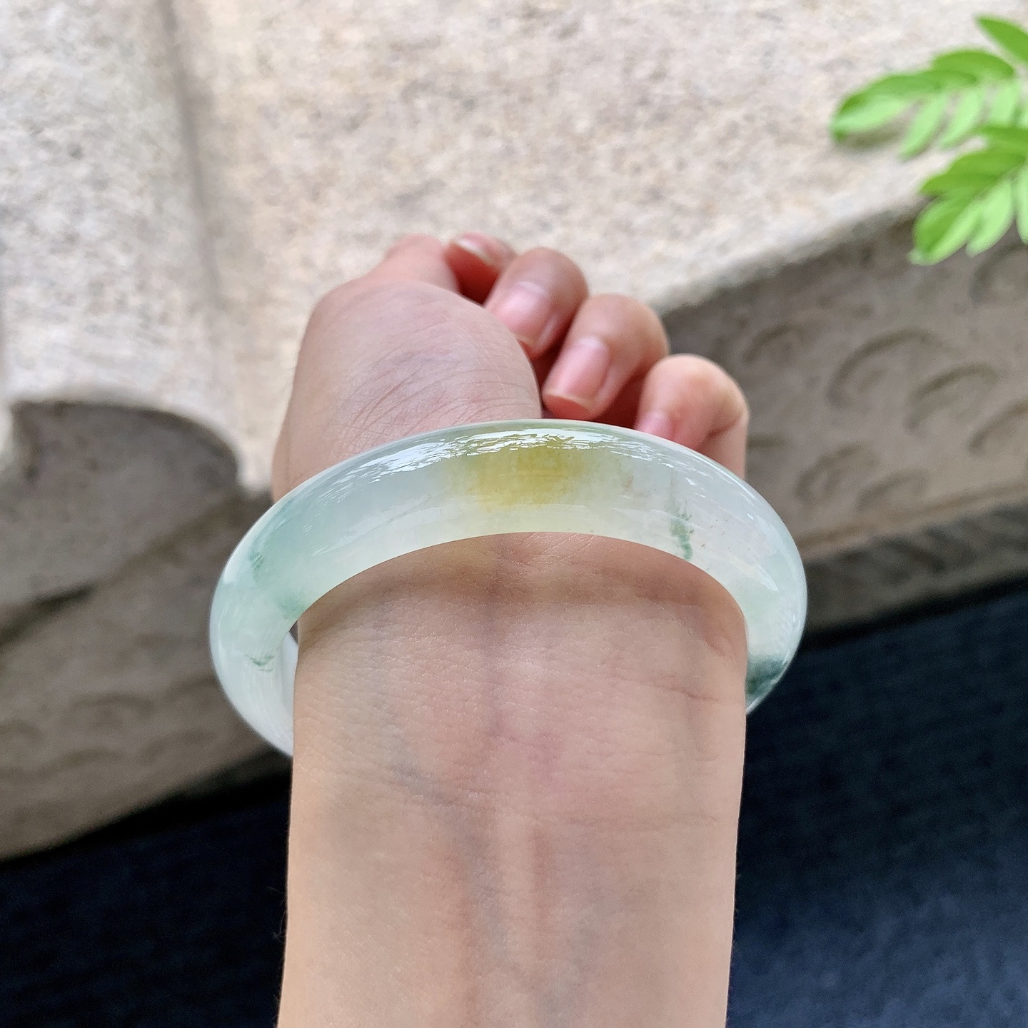 正圈57 58【圈口】58/12.5/8.1【编码】HC072811【描述】糯冰黄翡，飘花，清透，水润，种老，细腻，无裂