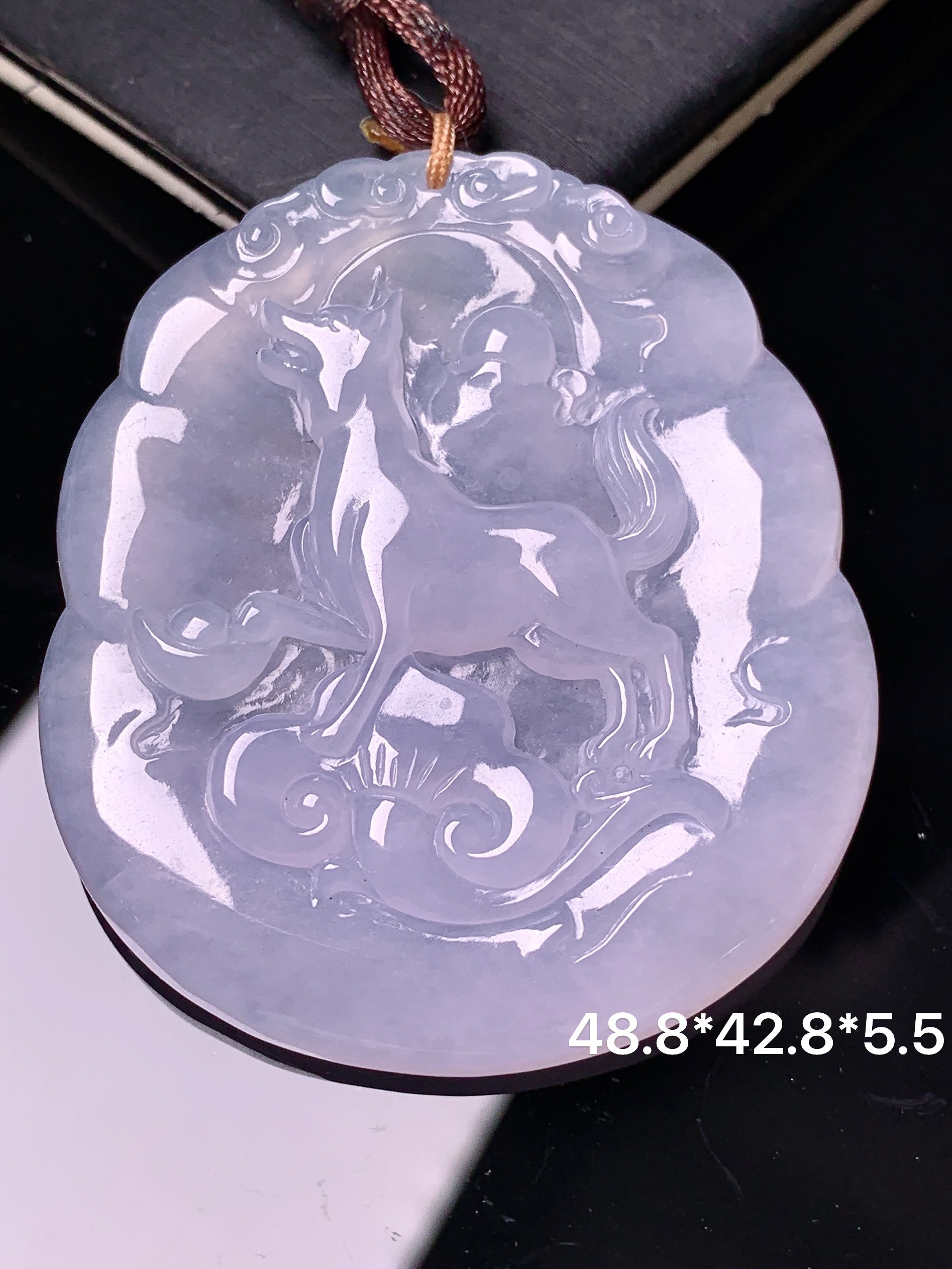 生肖狗牌吊坠 玉质细腻 色泽艳丽清新 水润亮眼 整体尺寸48.8*42.8*5.5 b2