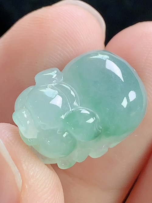 招财猪，无裂，尺寸17.3*12.1*8.3mm，Q27ayd