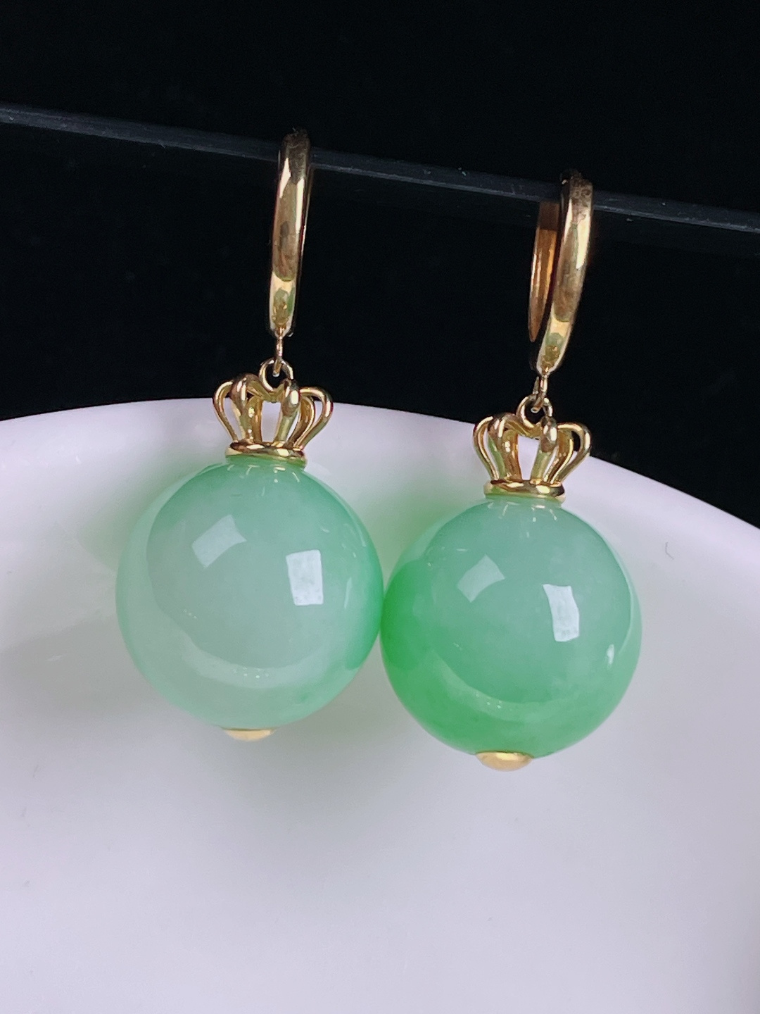 ️阳绿圆珠耳坠，老种起光，细底通透，尺寸：裸石13mm0727