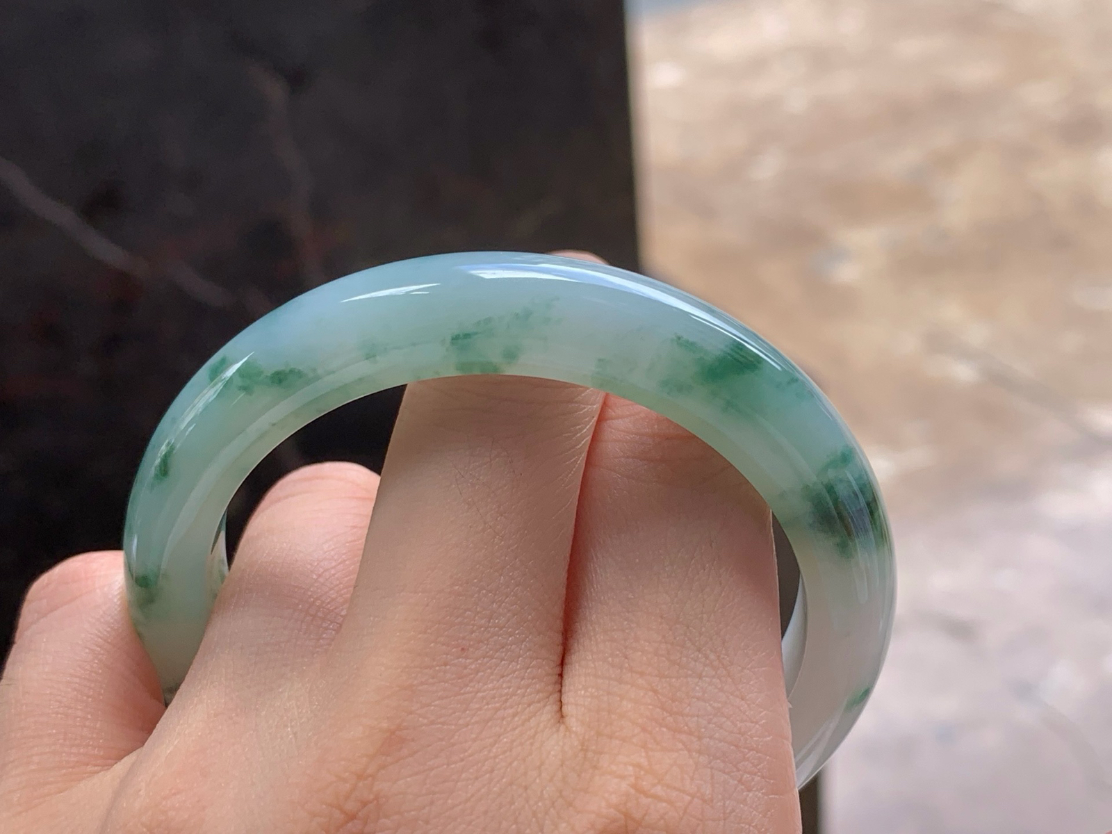 56-11.5-8.5
糯种飘花手镯^_^水润清爽