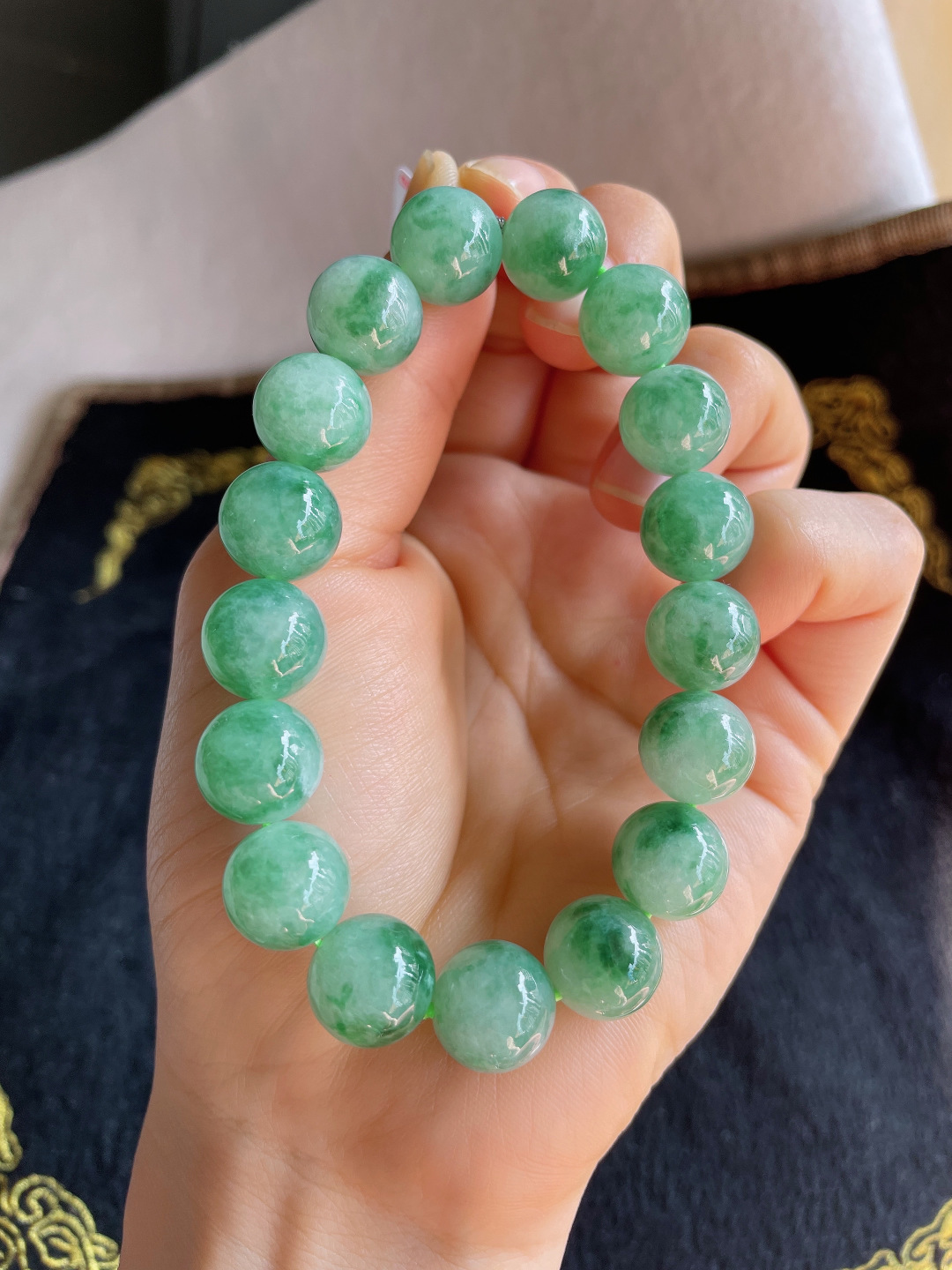 缅甸天然翡翠A货，冰飘花手串，尺寸：11.8mm。【编3707】