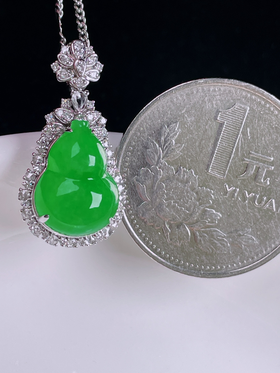 ️辣绿葫芦，老种起光，细底通透，尺寸：24.5/13/9裸石13.5/10/4.5mm0727