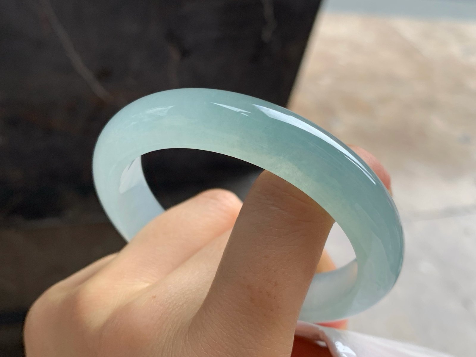 56.5-12.4-8.6
蓝水手镯^_^种水好 实物漂亮