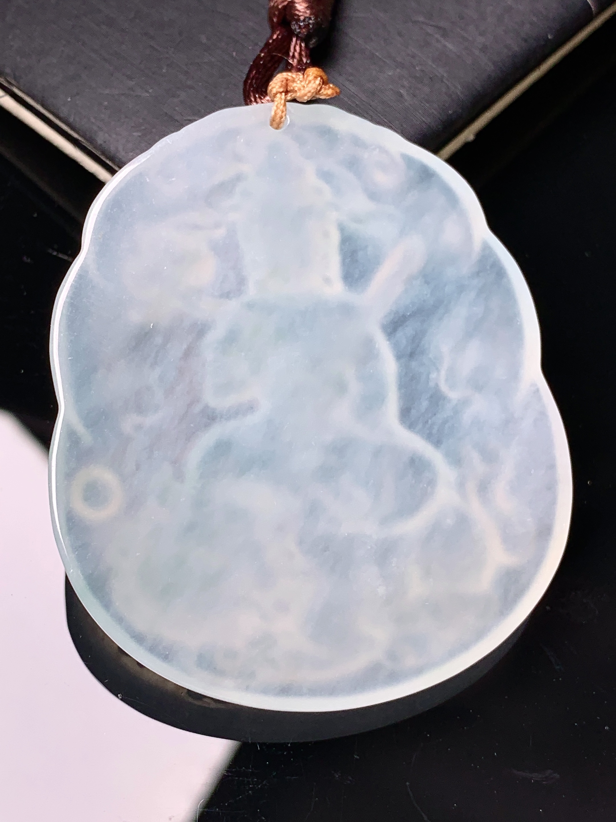 冰种文殊观音菩萨吊坠 玉质细腻 色泽艳丽清新 水润亮眼 整体尺寸50*42.5*5.5 b2