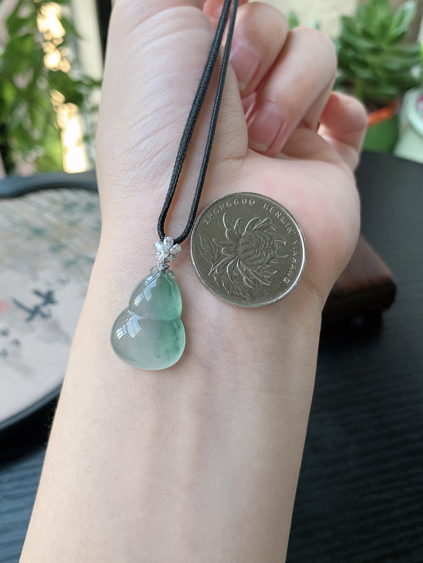 18k金镶嵌老坑冰种飘蓝花葫芦吊坠 裸石尺寸:20.7-15.2-6mm