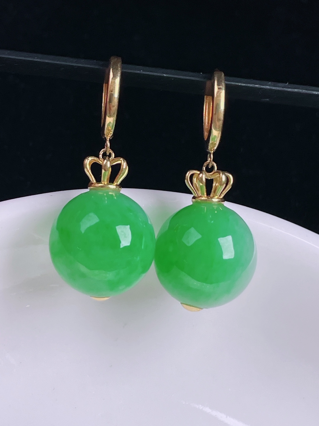 ️阳绿圆珠耳坠，老种起光，细底通透，尺寸：裸石13mm0727