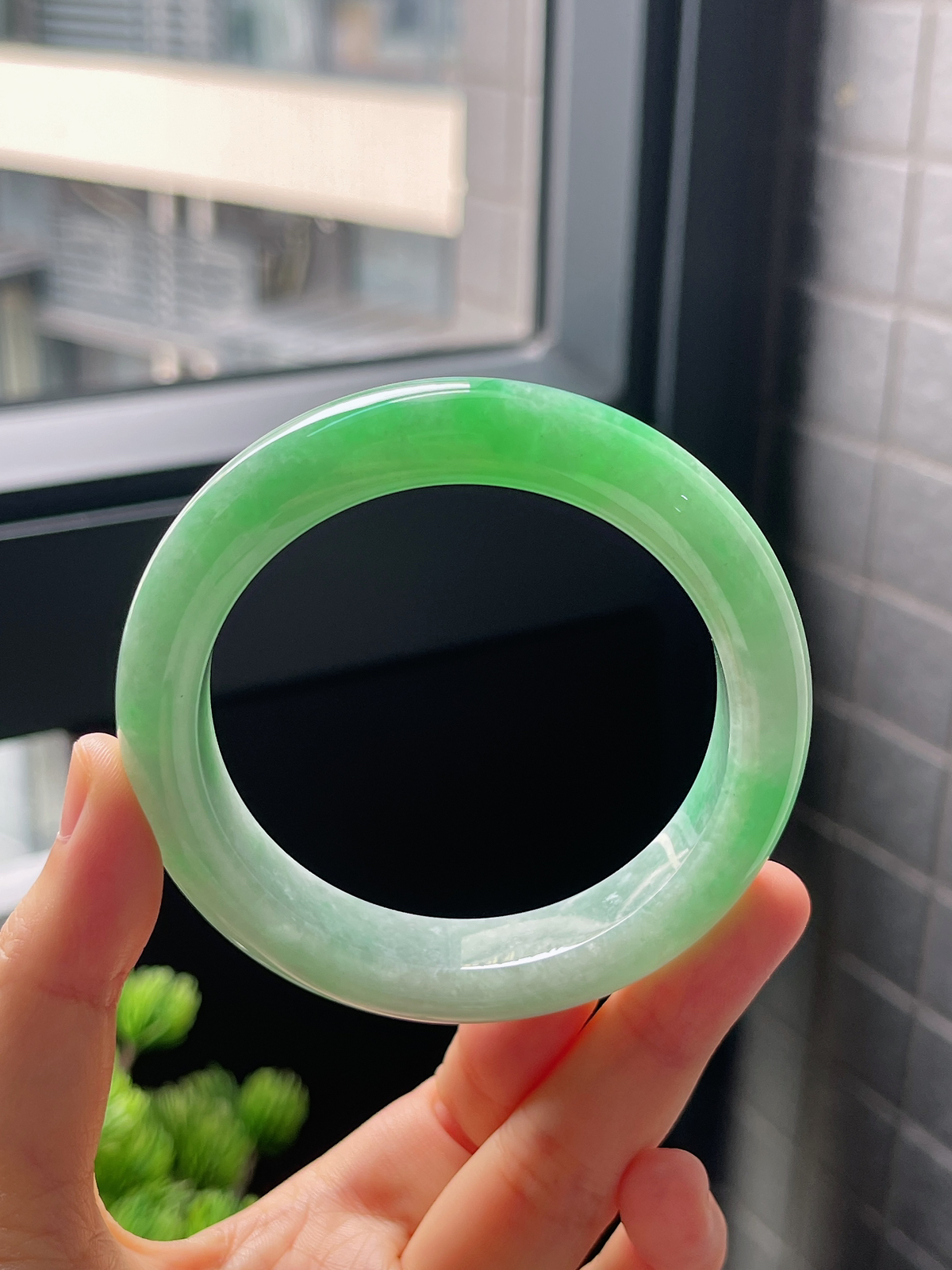 圈口57，糯化种飘花翡翠正圈手镯