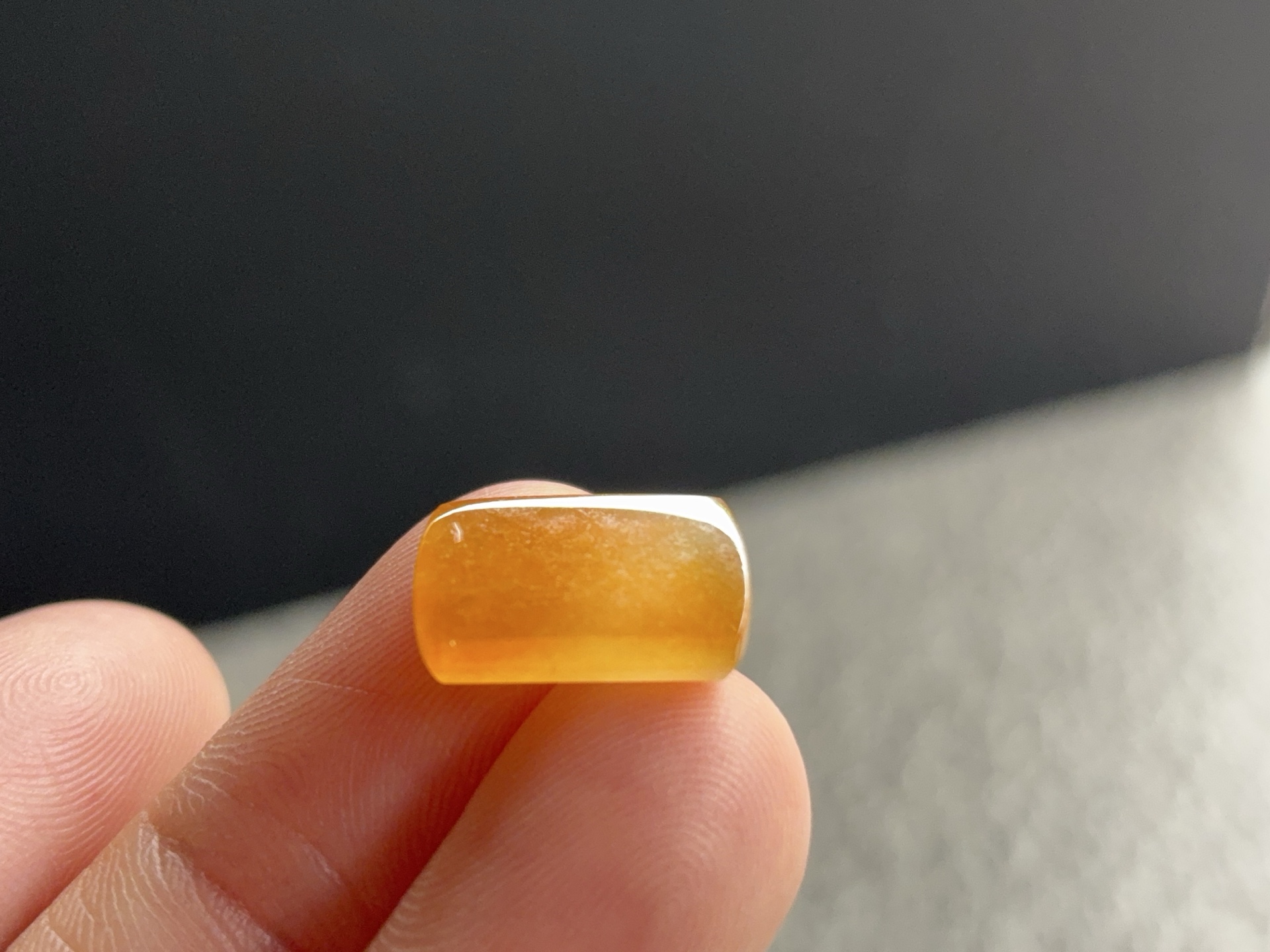 冰黄马鞍 尺寸：13.2×8.7×3.2