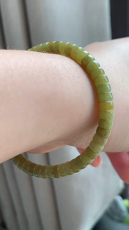 ️天然翡翠，冰黄细腻手串 尺寸5.7 jm725