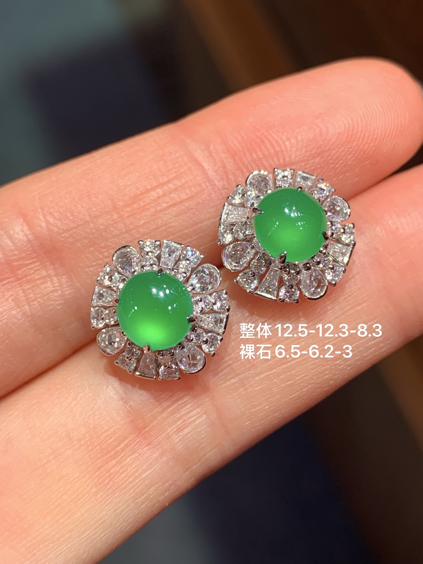 ️ 冰种起光阳绿蛋面耳钉，12.5-12.3-8.3