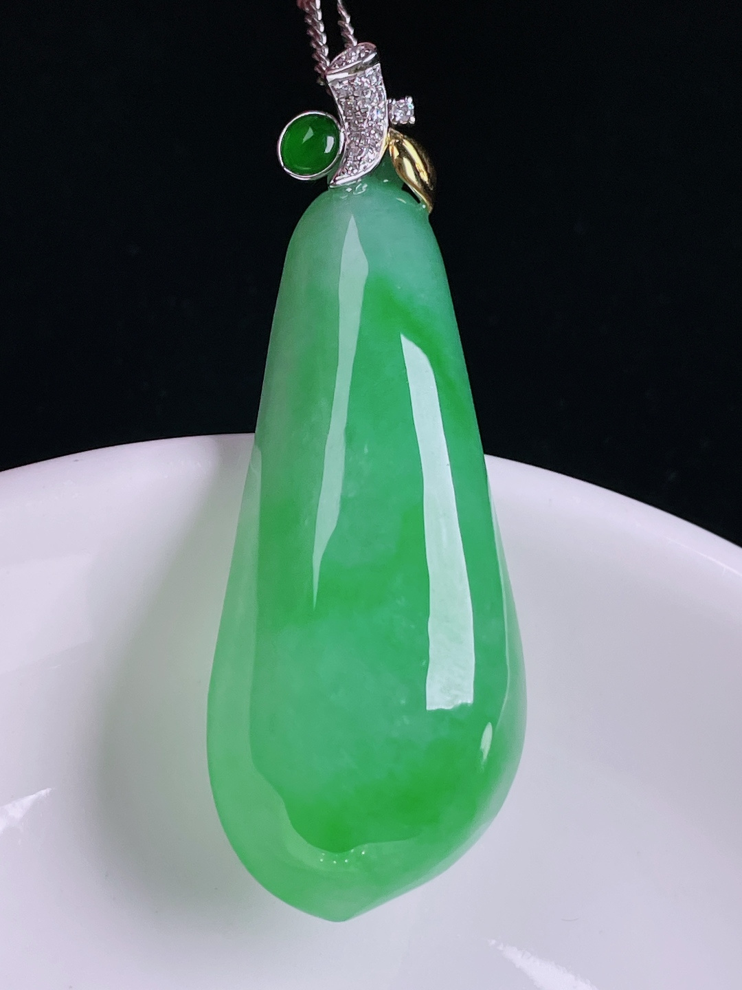 ️阳绿福瓜，老种起光，细底通透，尺寸：50.4裸石45/18.4/9.2mm0727