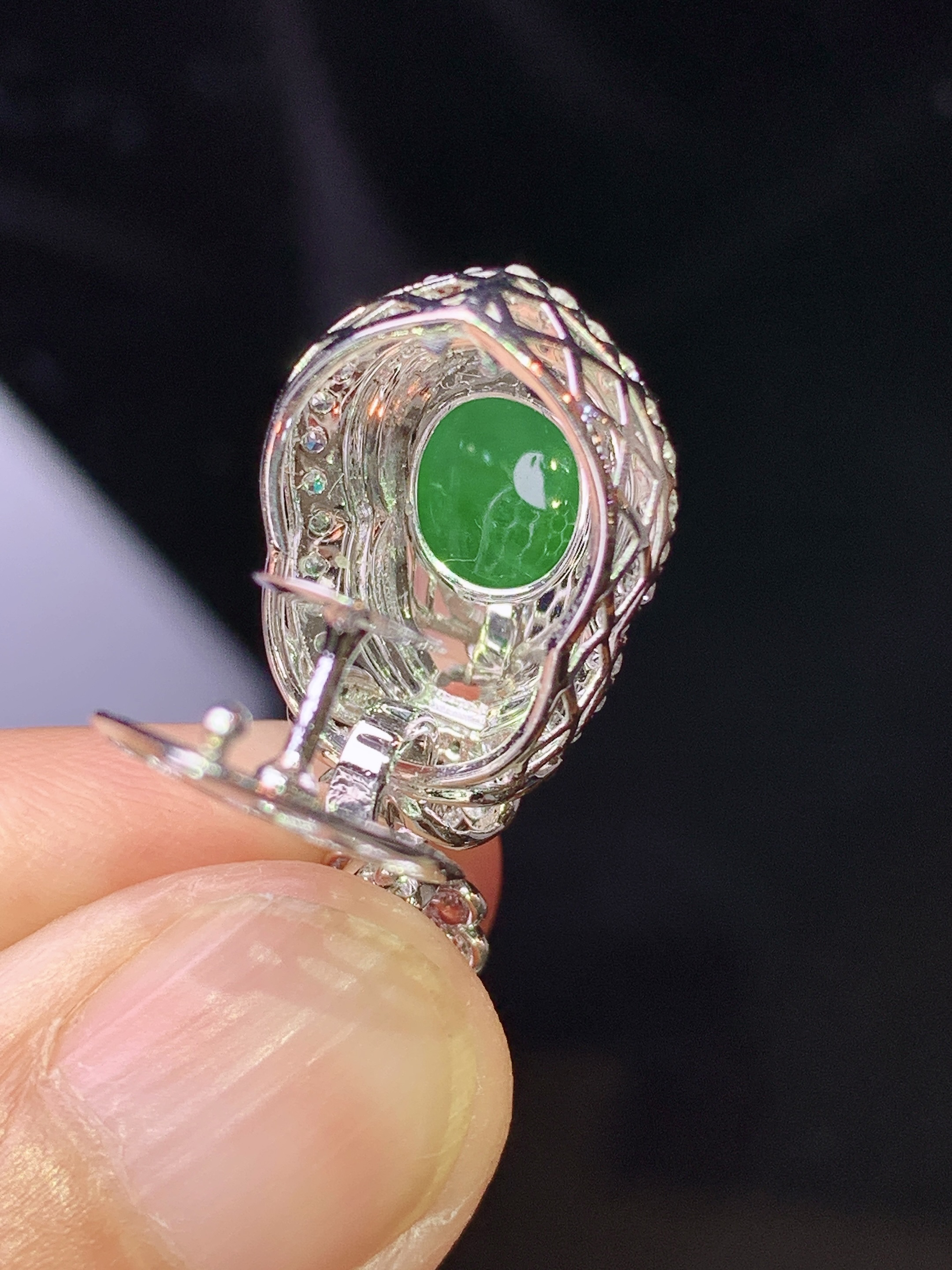 18k金钻镶嵌冰阳绿葫芦吊坠 玉质细腻 色泽艳丽清新 水润亮眼 整体尺寸26.3*12.8*12.3 h1