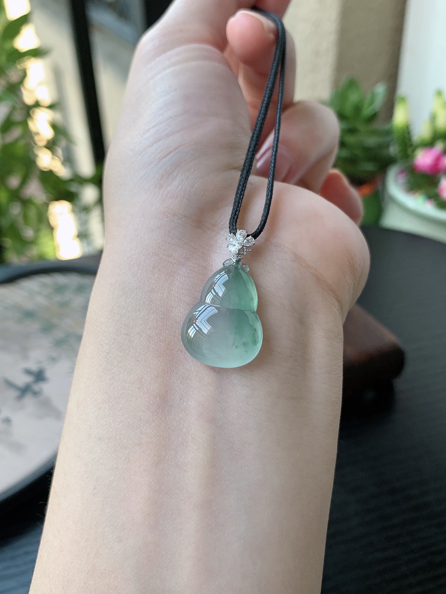 18k金镶嵌老坑冰种飘蓝花葫芦吊坠 裸石尺寸:20.7-15.2-6mm