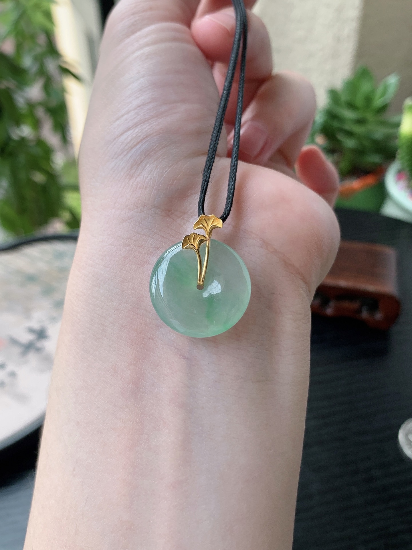 18k金镶嵌老坑冰种飘绿平安扣吊坠 裸石尺寸:20-4.6mm