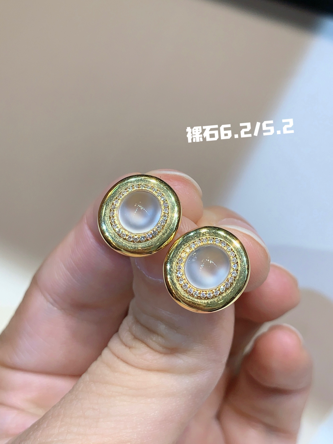 ️超美，高智千金风蛋面耳钉 冰冰透透 ，上耳超有存在感，起光发亮，6.2-5.2