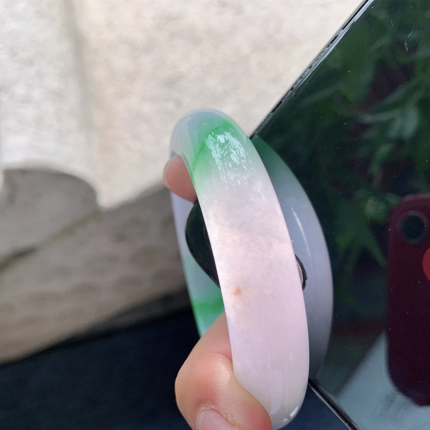 正圈 圈口54.3/13.2/9.4 编码B2072706 描述冰糯春彩，水润，种老，细腻，有纹线