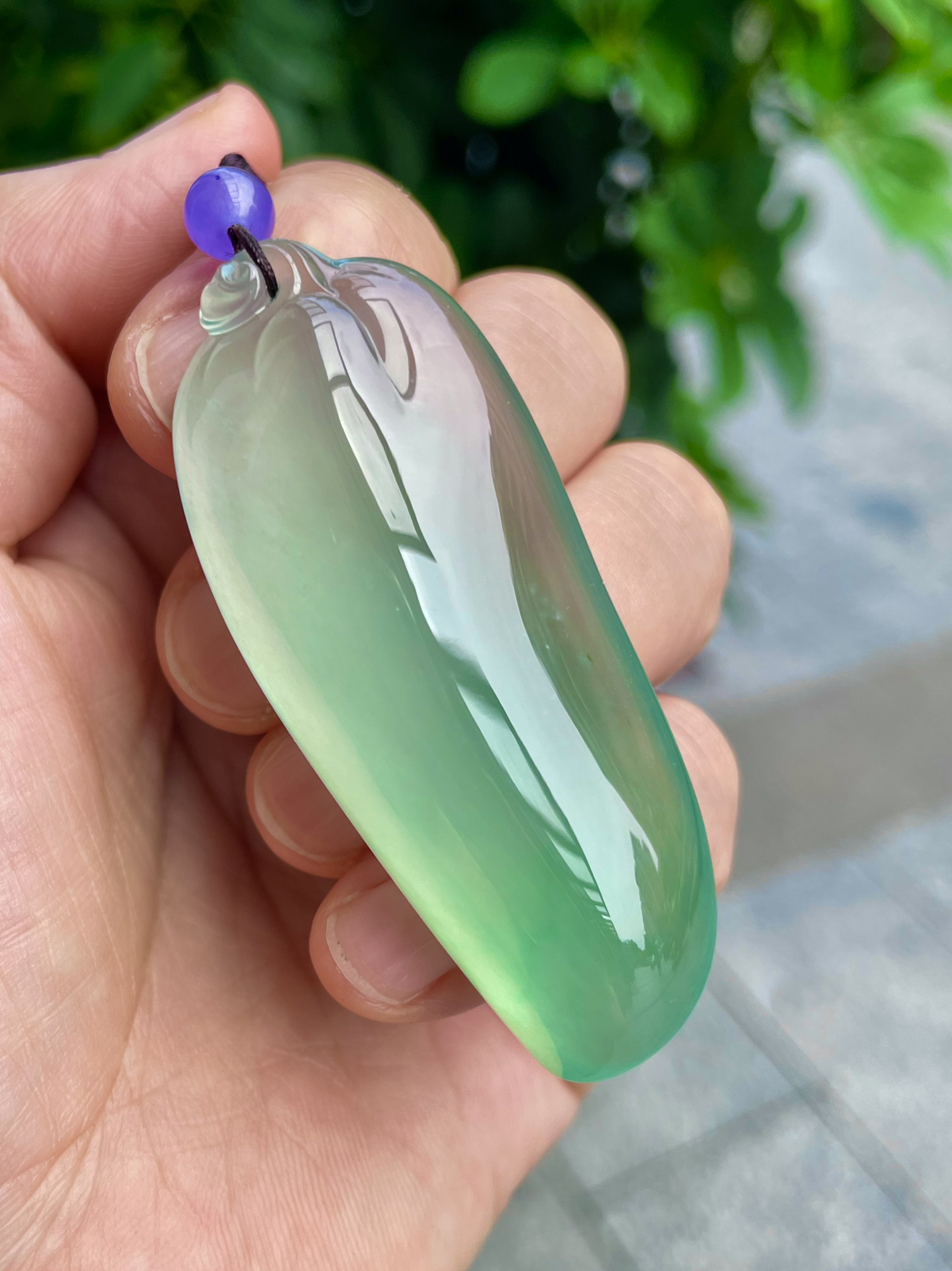 【冰种满绿福瓜吊坠】种水上乘，晶莹剔透，纯净通透，莹光感很强。收藏品质