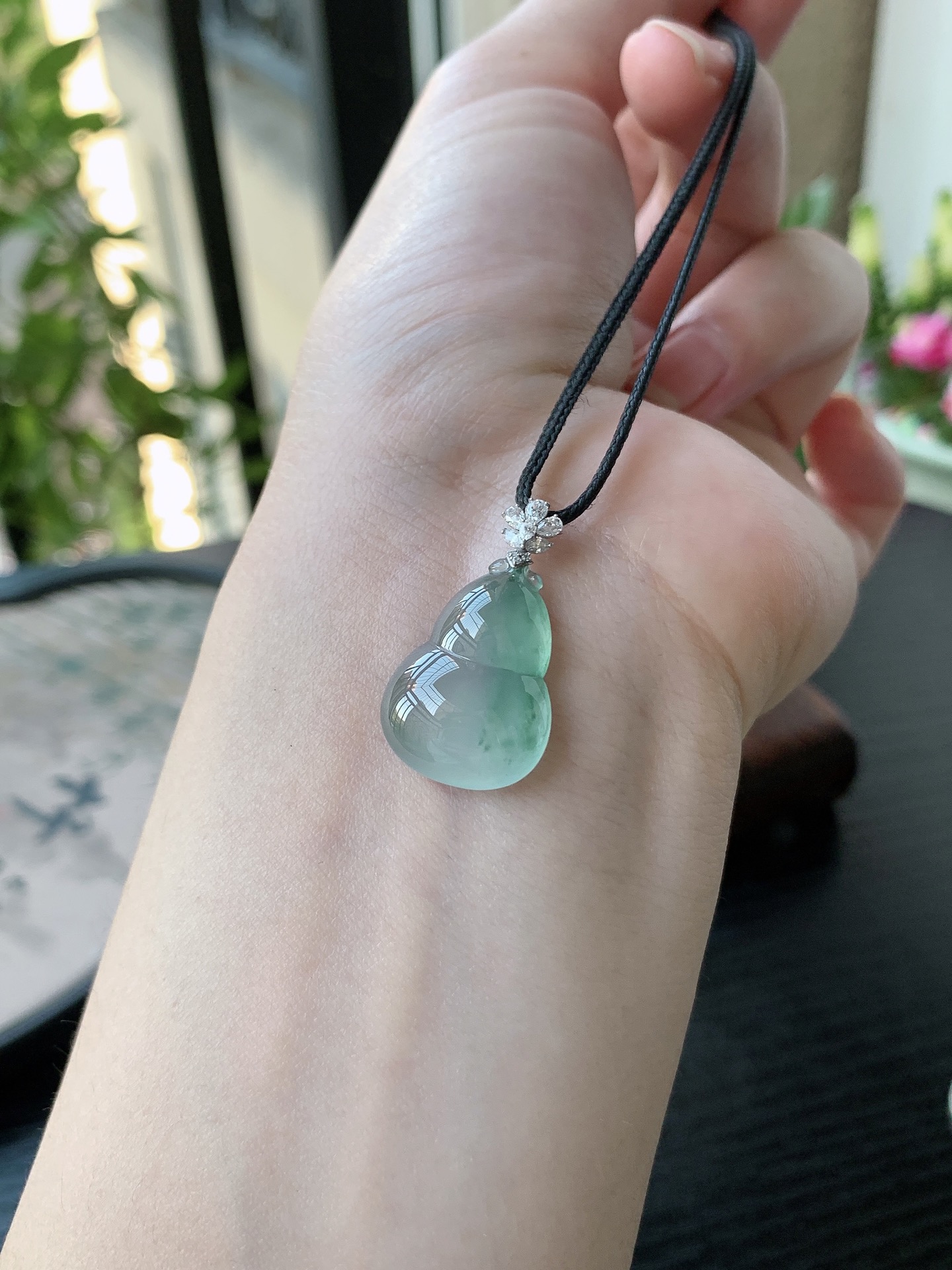 18k金镶嵌老坑冰种飘蓝花葫芦吊坠 裸石尺寸:20.7-15.2-6mm