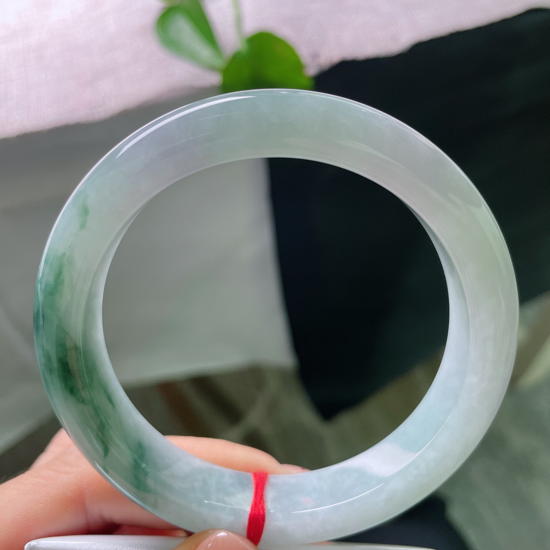 60.2/12.2/9.4，飘花正圈，无裂，柔和底色聚拢着一团浓郁蓝绿飘花，像山间一汪碧潭，ss56286a