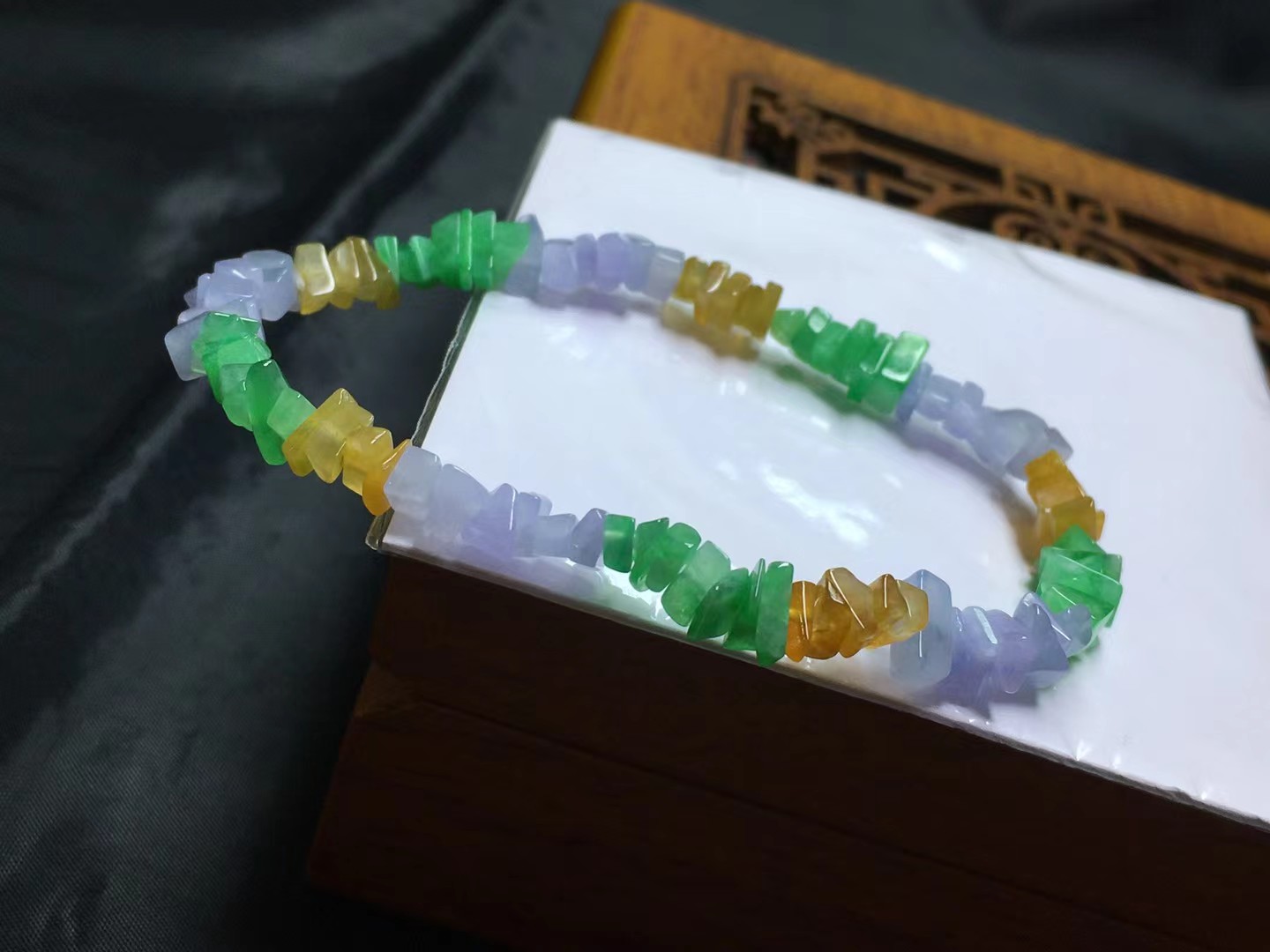 冰彩碎碎冰手链，卡6.7～6mm，种好，玉质细腻，均匀，色彩斑斓，鲜艳，颗颗精选