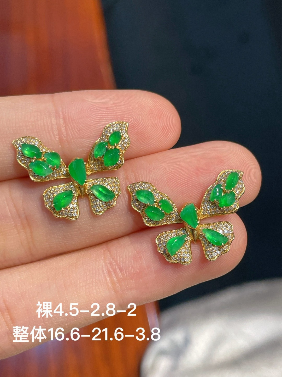 ️阳绿耳钉 无裂 18k金镶嵌，4.5-2.8-2