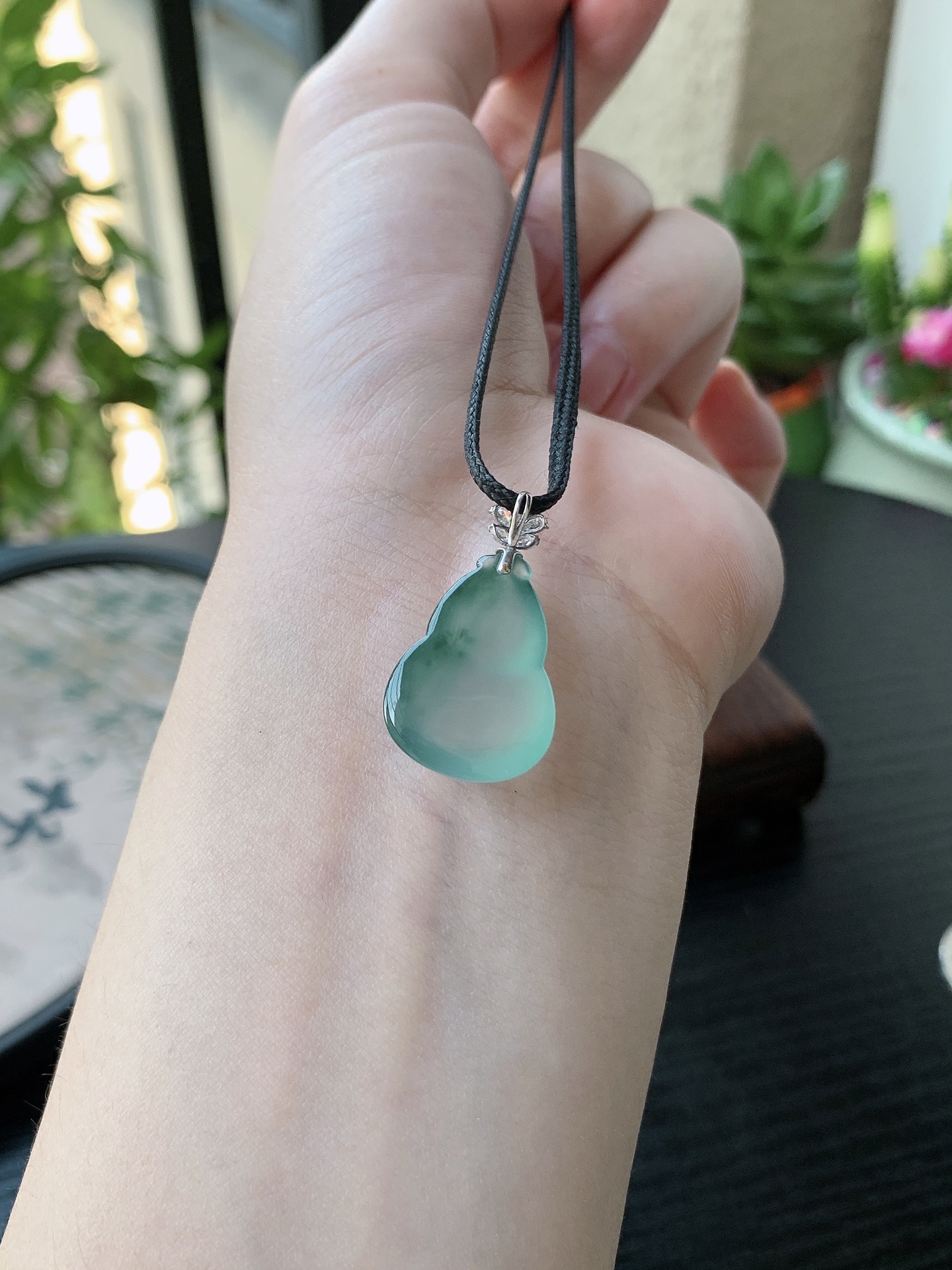 18k金镶嵌老坑冰种飘蓝花葫芦吊坠 裸石尺寸:20.7-15.2-6mm