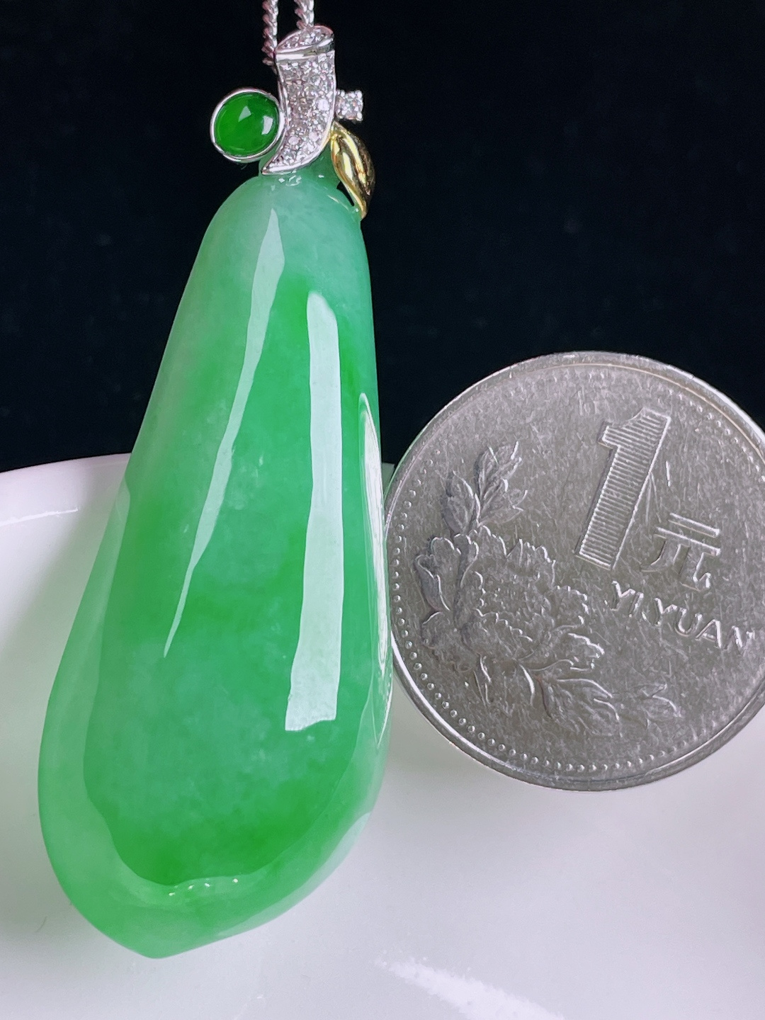 ️阳绿福瓜，老种起光，细底通透，尺寸：50.4裸石45/18.4/9.2mm0727