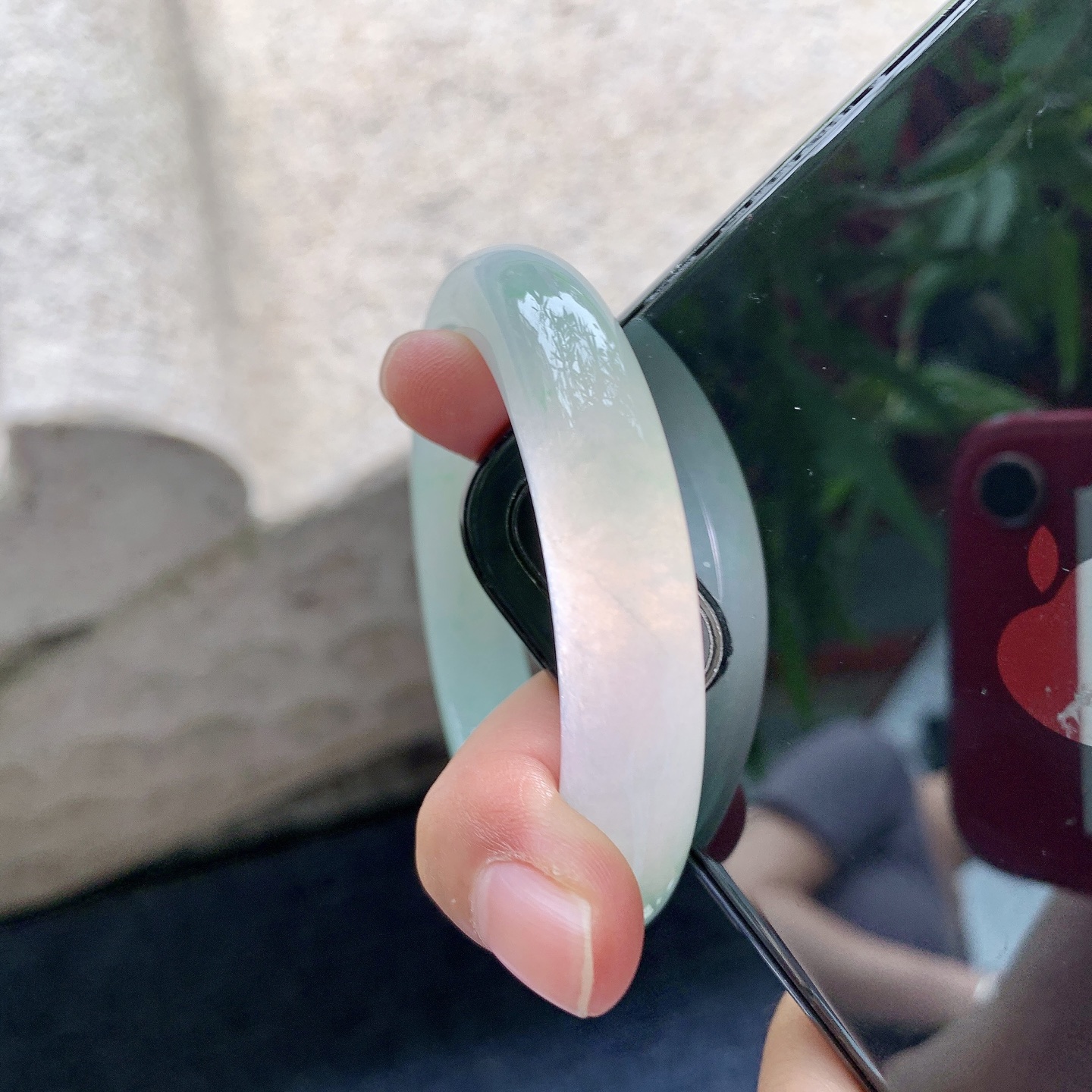 正圈50 51【圈口】51.7/11.1/8.2【编码】WW072821【描述】细糯飘绿，水润，种老，细腻，有纹线