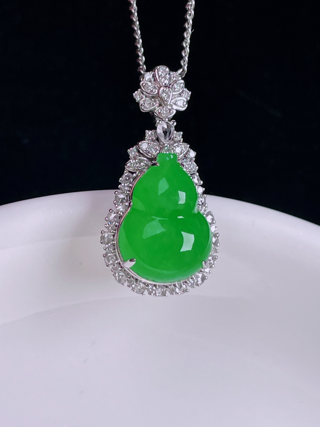 ️辣绿葫芦，老种起光，细底通透，尺寸：24.5/13/9裸石13.5/10/4.5mm0727