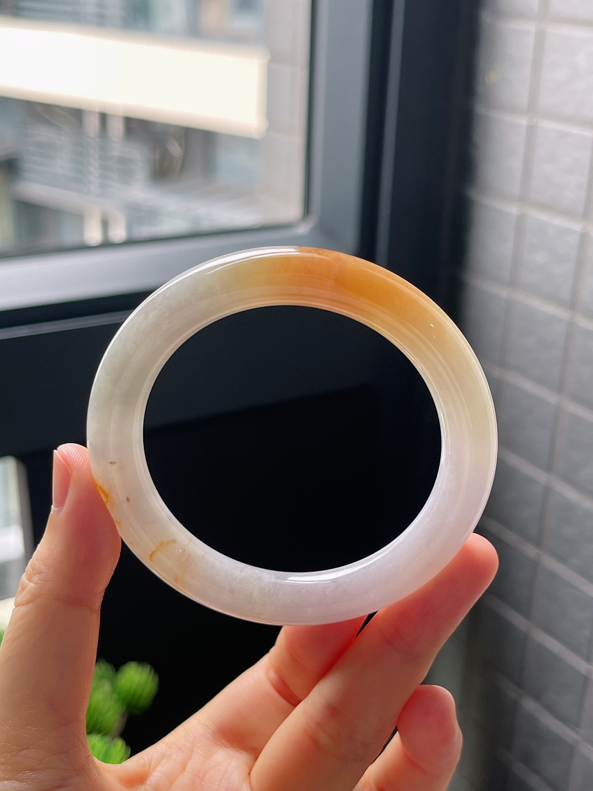 圈口52.5，糯化种红翡圆条翡翠手镯