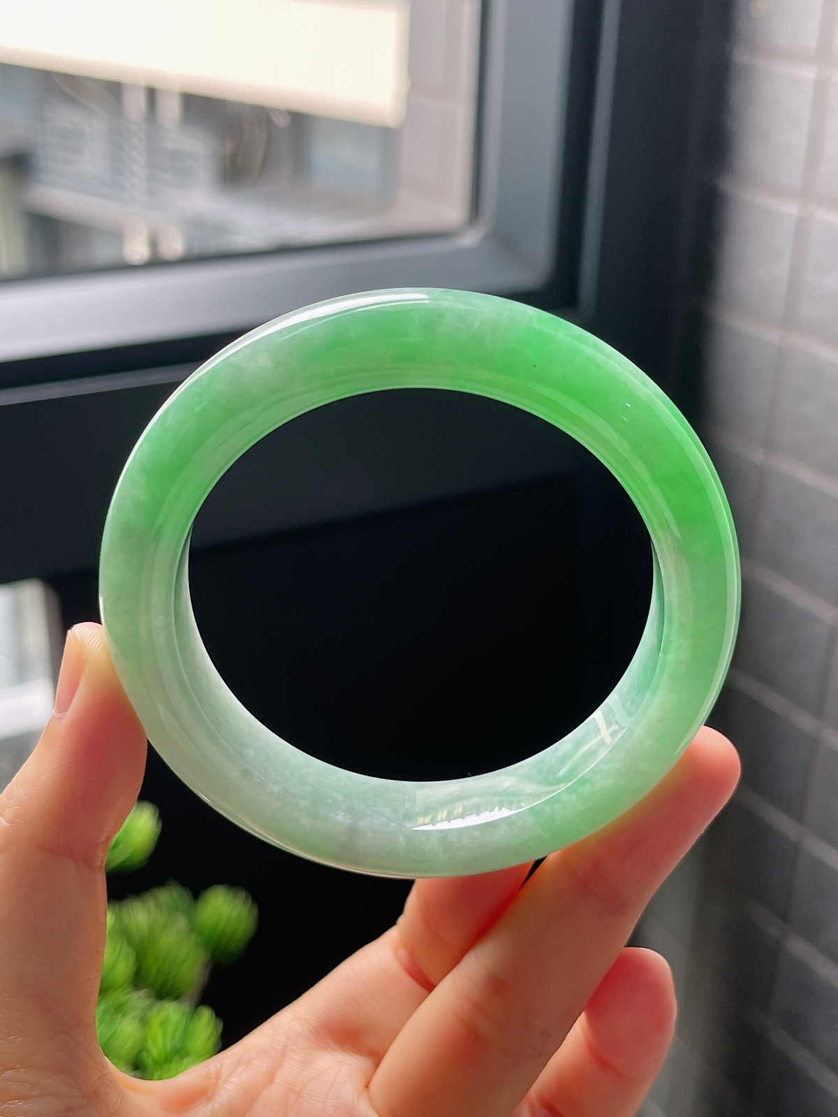 圈口57，糯化种飘花翡翠正圈手镯