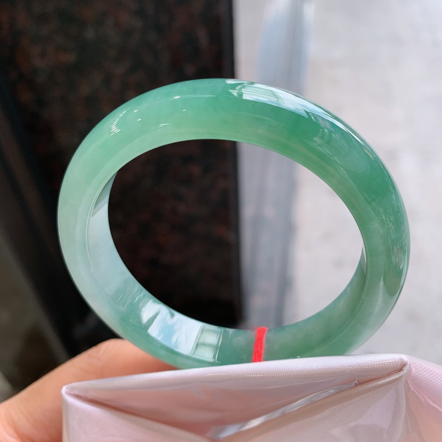 正圈油绿 无裂 尺寸：53/11.8/8 细腻