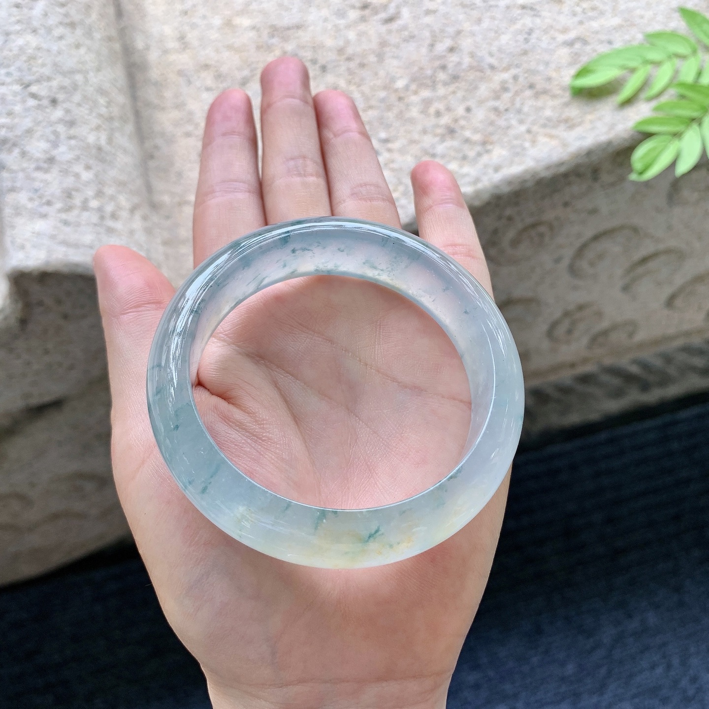 正圈 56 57【圈口】57/15.8/8.5【编码】HC072807【描述】冰糯黄翡飘花，宽版，清