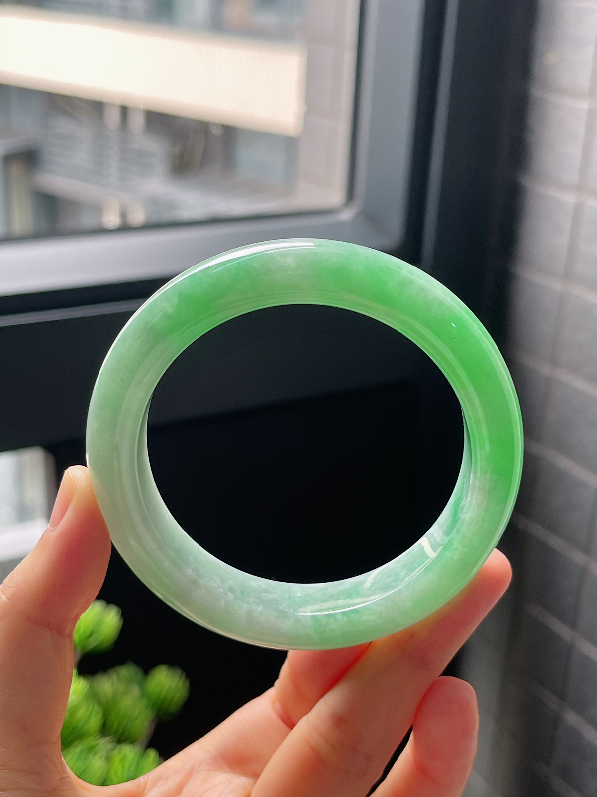 圈口57，糯化种飘花翡翠正圈手镯
