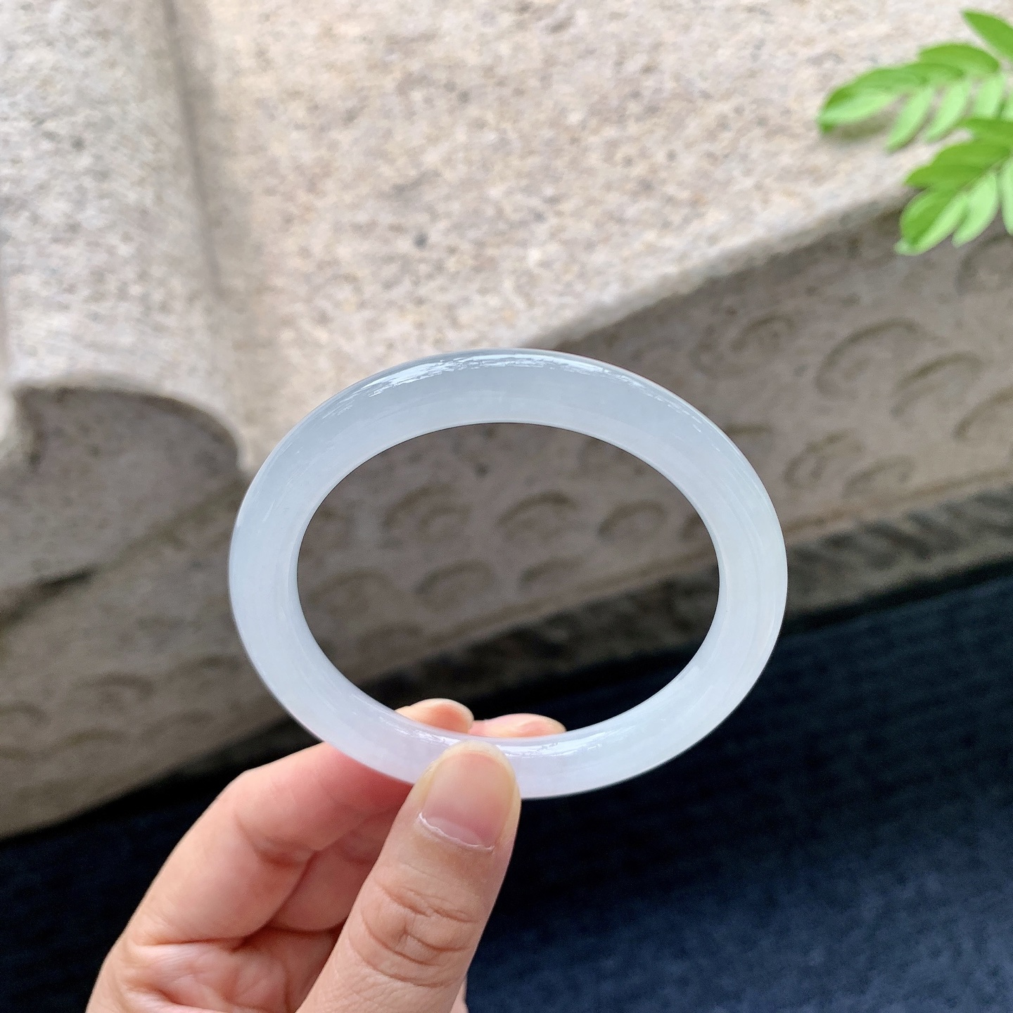 圆条53 54【圈口】54.6/7.9/8.3【编码】HC072813【描述】细糯底色，水润，种老，细腻，无裂