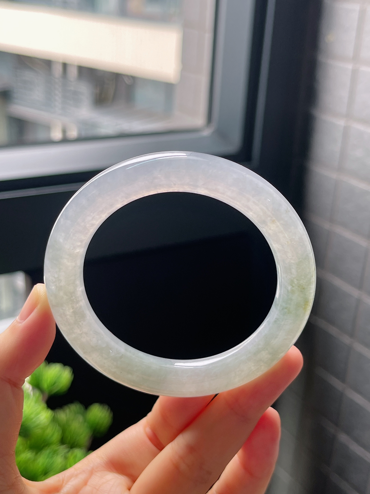 圈口52.8，冰糯种春带彩翡翠圆条手镯