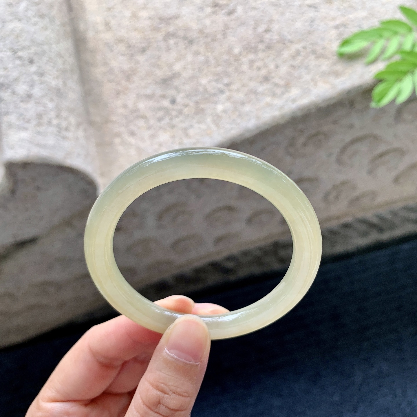 圆条50 51【圈口】51.5/7.2/7.9【编码】HC072812【描述】冰糯黄翡，水润，种老，细腻，无裂