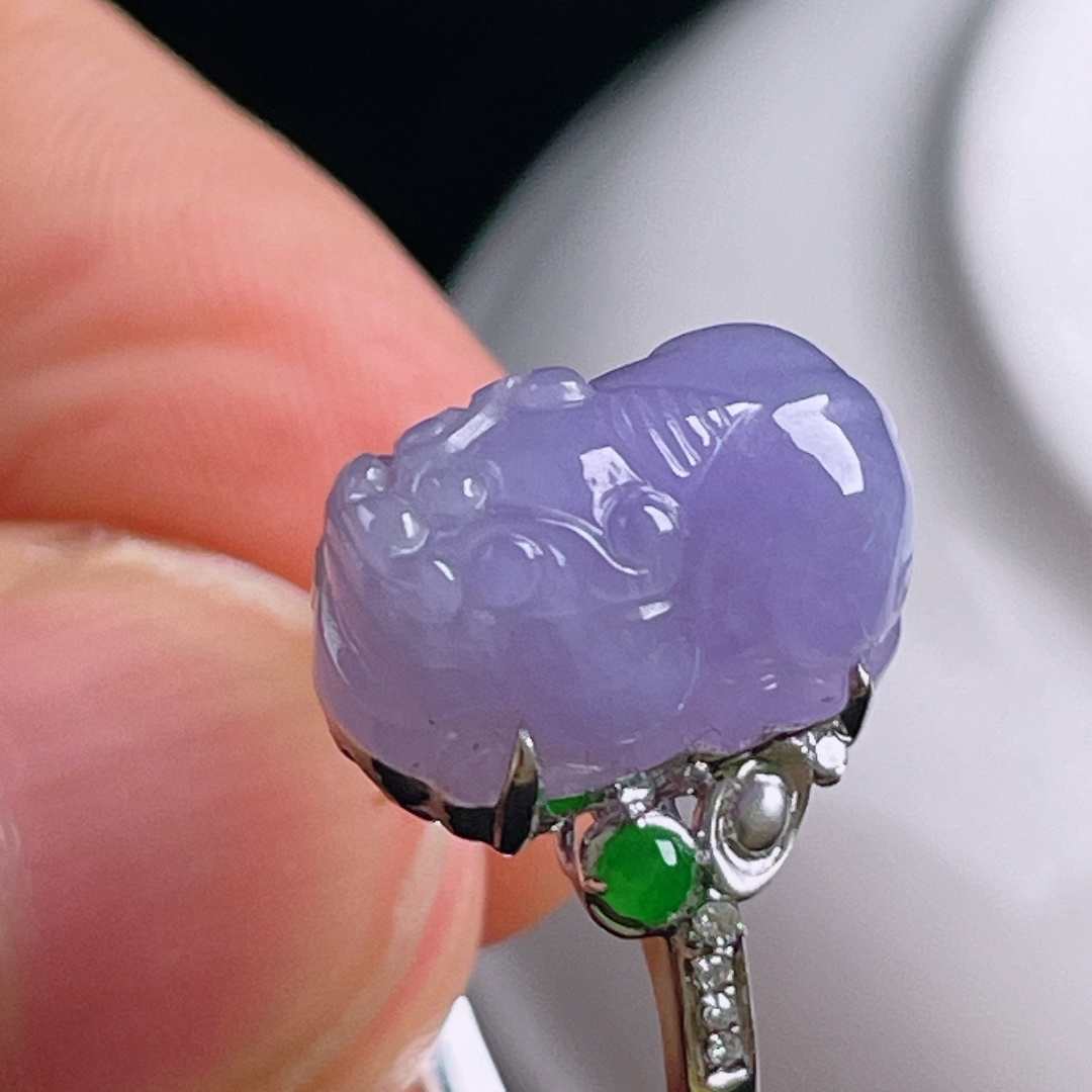 ️貔貅，老种起光，细底通透，尺寸：裸石13.6/9/8mm0727