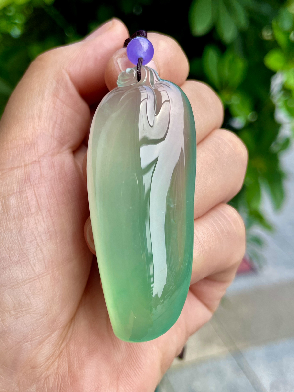 【冰种满绿福瓜吊坠】种水上乘，晶莹剔透，纯净通透，莹光感很强。收藏品质