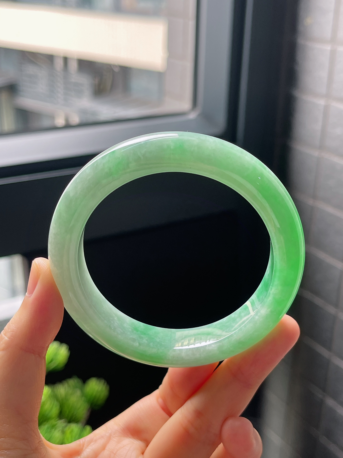 圈口57，糯化种飘花翡翠正圈手镯