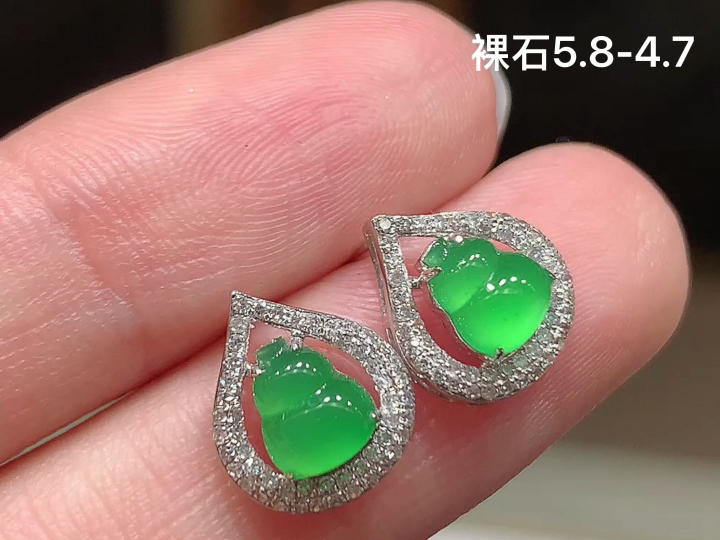 18K 阳绿葫芦耳钉 无裂, 尺寸，5.8-4.7
