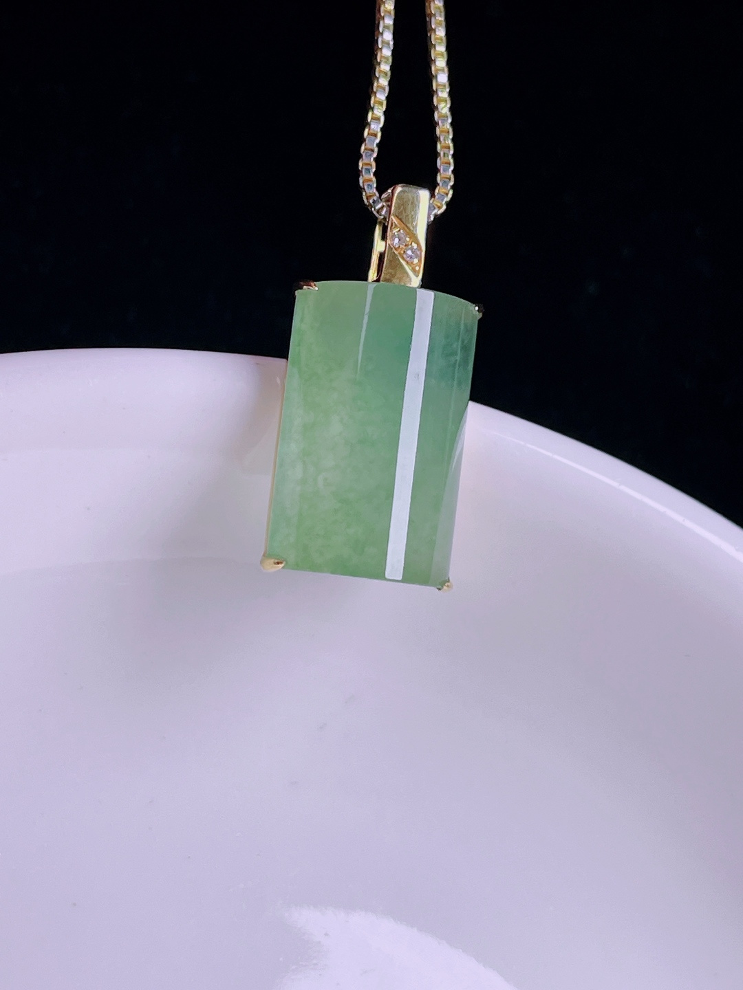 ️冰绿无事牌，老种起光，细底通透，尺寸：20.7/10.2/6mm0727