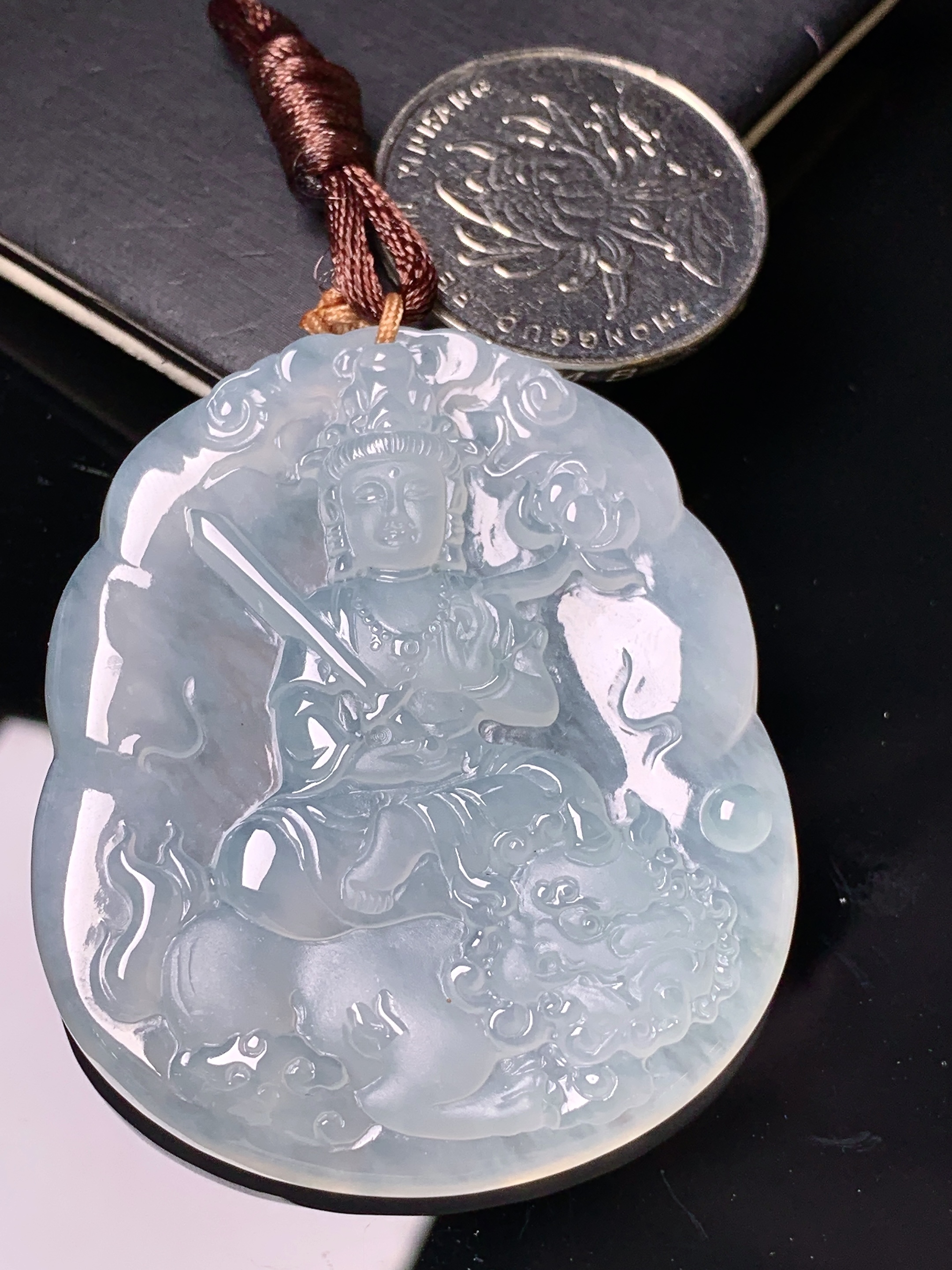 冰种文殊观音菩萨吊坠 玉质细腻 色泽艳丽清新 水润亮眼 整体尺寸50*42.5*5.5 b2