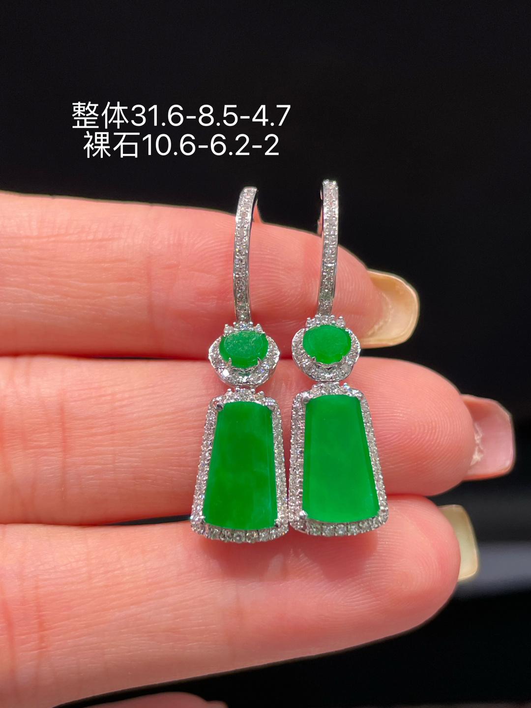 ️ 翡翠A货 无事牌耳环 阳绿满色，料子冰润细腻，种老起光，18k金镶真钻，上身佩戴效果很好 尺
