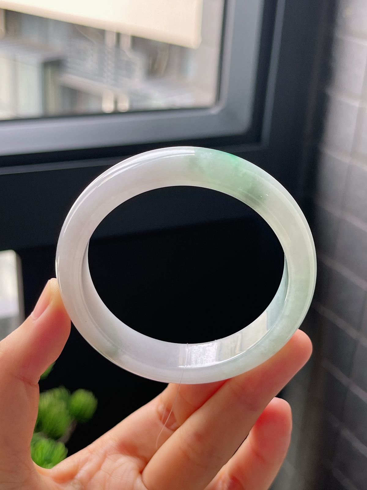 正圈52.8圈口，翡翠冰糯种飘绿手镯