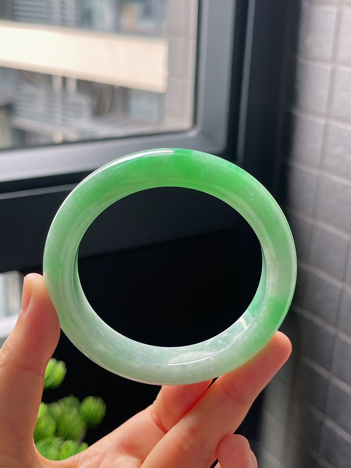 圈口57，糯化种飘花翡翠正圈手镯